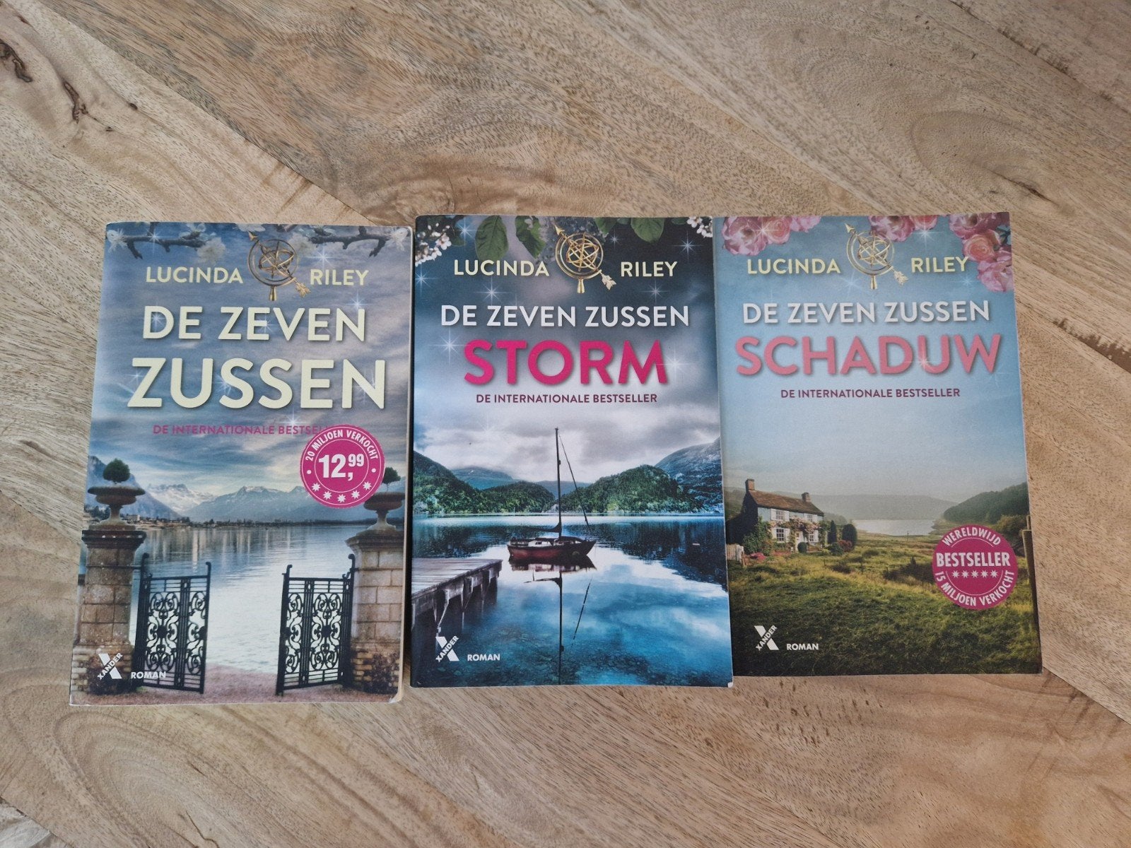 De Zeven Zussen serie - deel 1, 2 en 3 - Lucinda Riley, Boeken, Ophalen of Verzenden, Gelezen