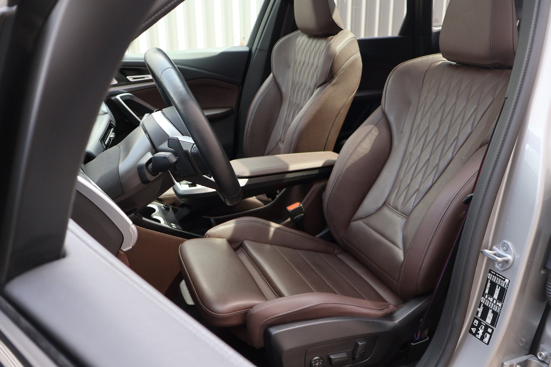 BMW X1 xDrive23i M Sport Automaat / Panoramadak / Adaptieve, Auto's, Gebruikt, 4 cilinders, Bedrijf, Vierwielaandrijving