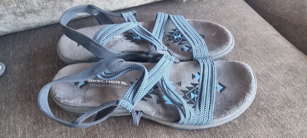 Skechers Memory Foam sandalen maat 11, Skechers, Blauw, Zo goed als nieuw, Sandalen of Muiltjes