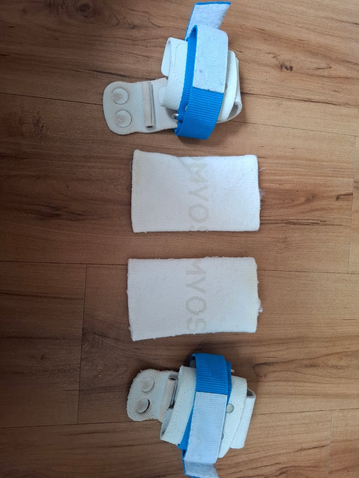 Turnleertjes met polsbandjes, Gebruikt, Materiaal, Wit, Kindermaat 122 t/m 140