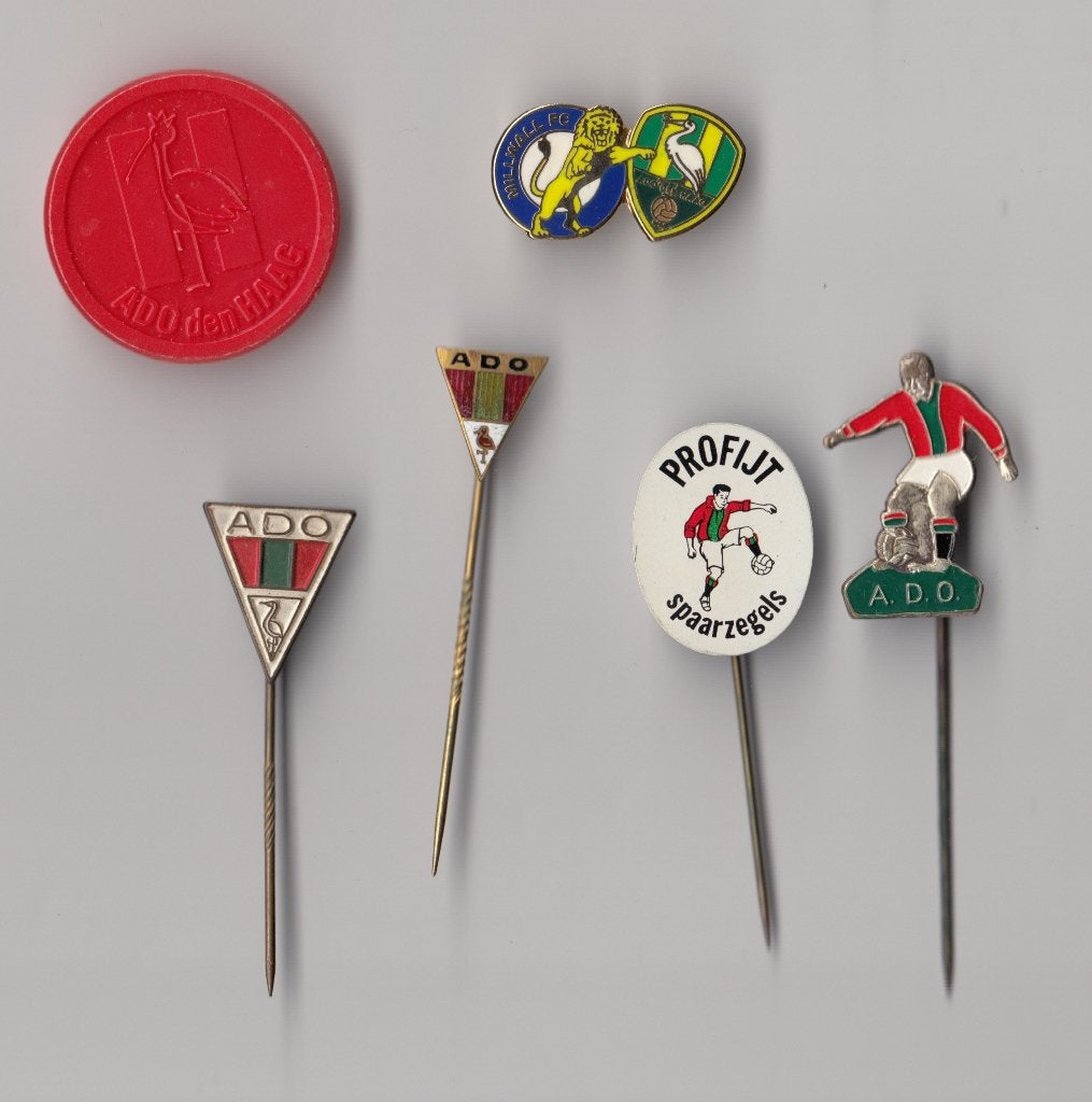 Ado den Haag speldjes en consumptiemunt speldjes, Gebruikt, Niet vindbaar, Niet vindbaar, Speldje of Pin