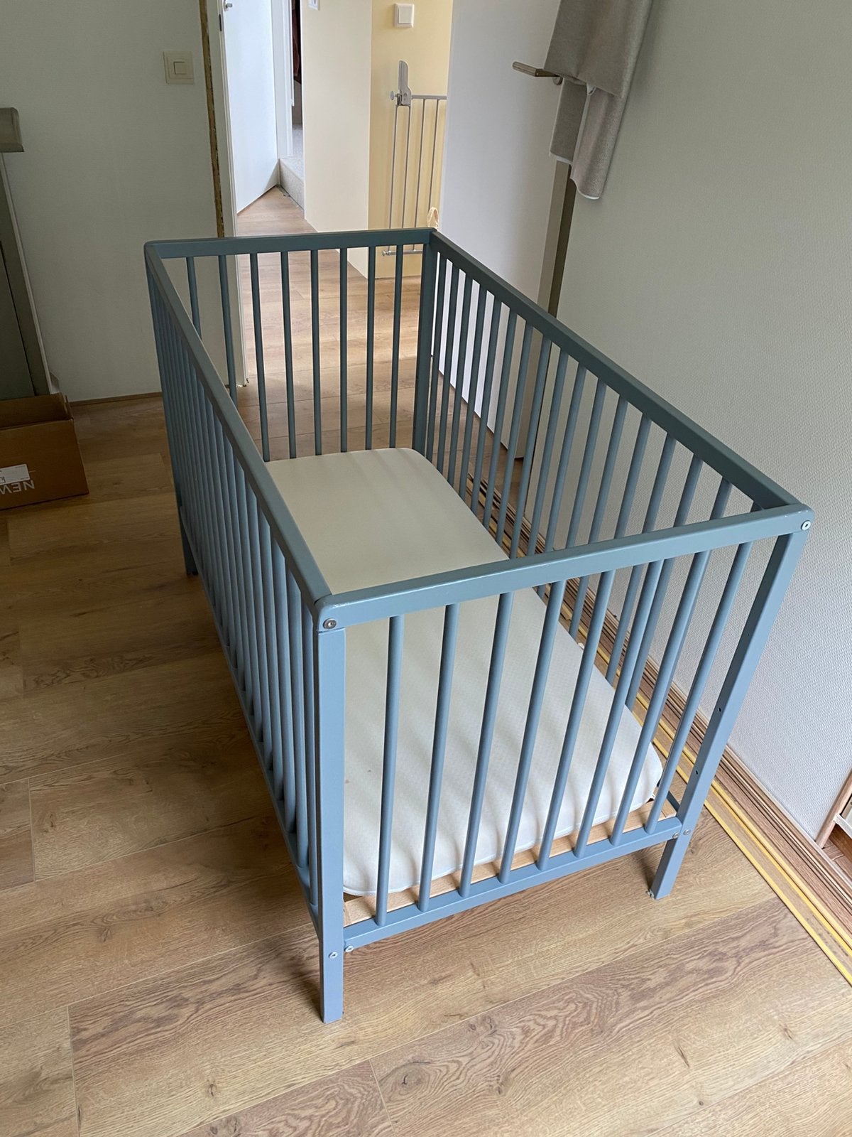 Ledikant grijs (125x65), Ophalen, Gebruikt, Ledikant