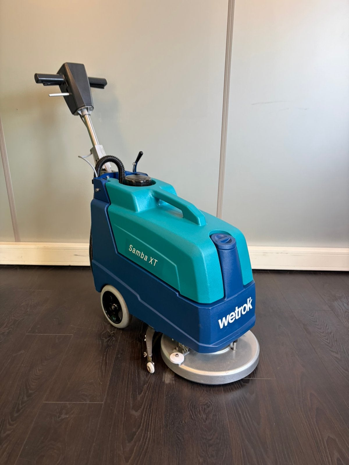 Compacte schrobmachine | Wetrok Samba XT | Nieuw accupakket, Doe-het-zelf en Verbouw, Reinigingsmachines, Ophalen of Verzenden