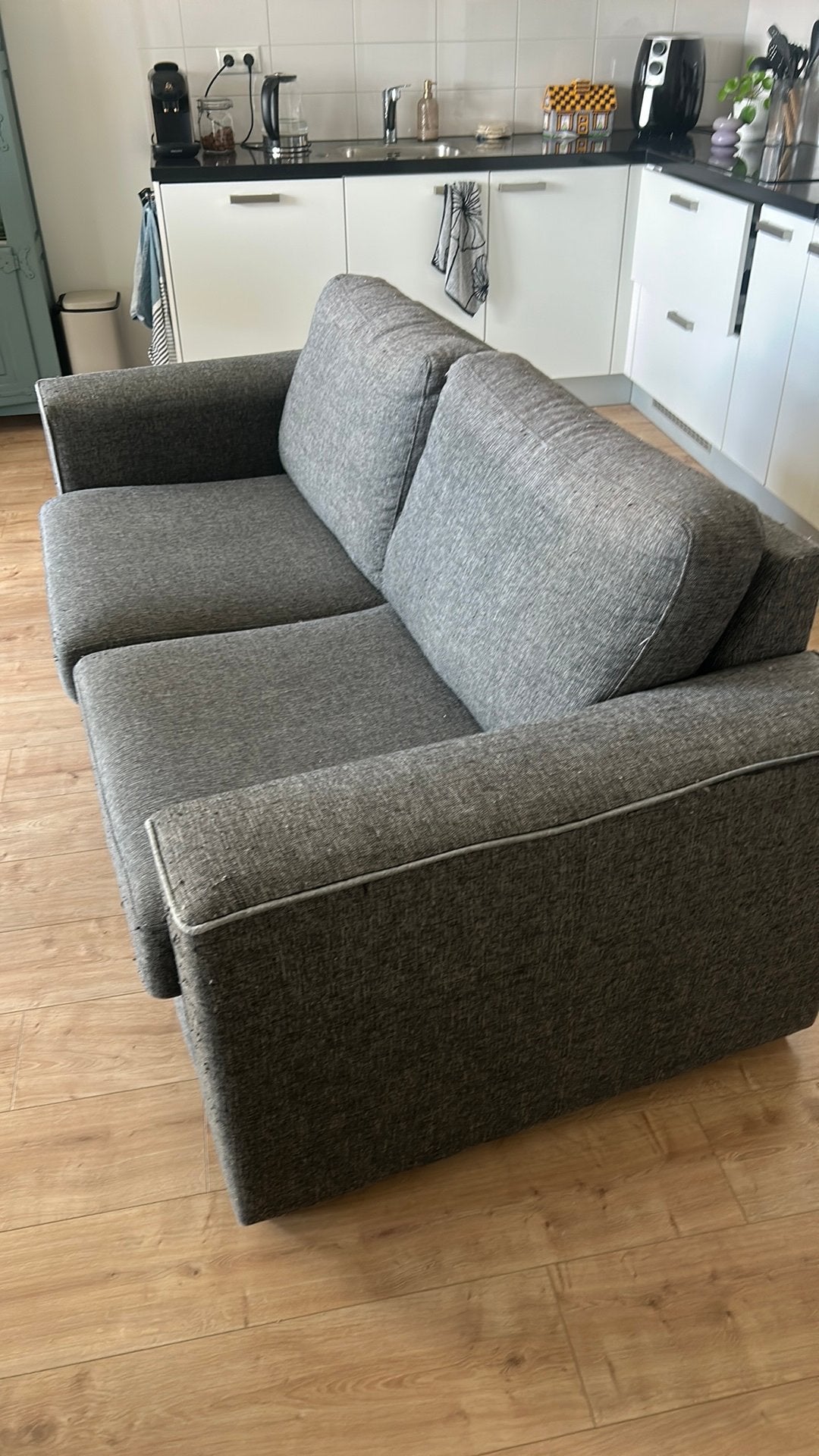 Gratis Comfortabele grijze bank - Gebruikt, Ophalen, Gebruikt, Driepersoons, 75 tot 100 cm