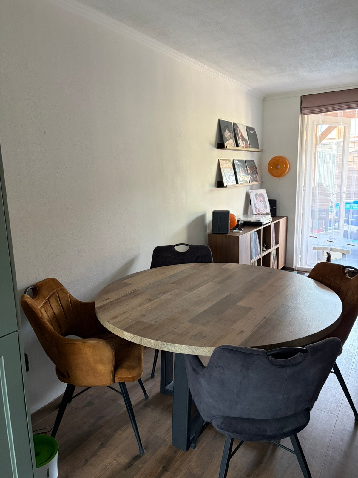 Ronde eettafel met 4 stoelen, Huis en Inrichting, Ophalen, Rond, Zo goed als nieuw, Vier personen