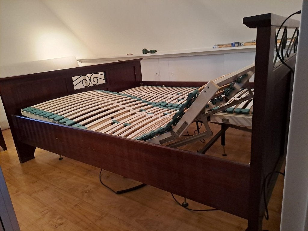 2 persoon bed met elektrische lattenbodem 180 x 200 cm, Ophalen, Gebruikt, Overige kleuren, Tweepersoons
