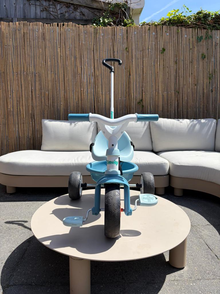 Smoby driewieler met duwstang, Fietsen en Brommers, Fietsen | Driewielers, Ophalen, Zo goed als nieuw, Duwstang