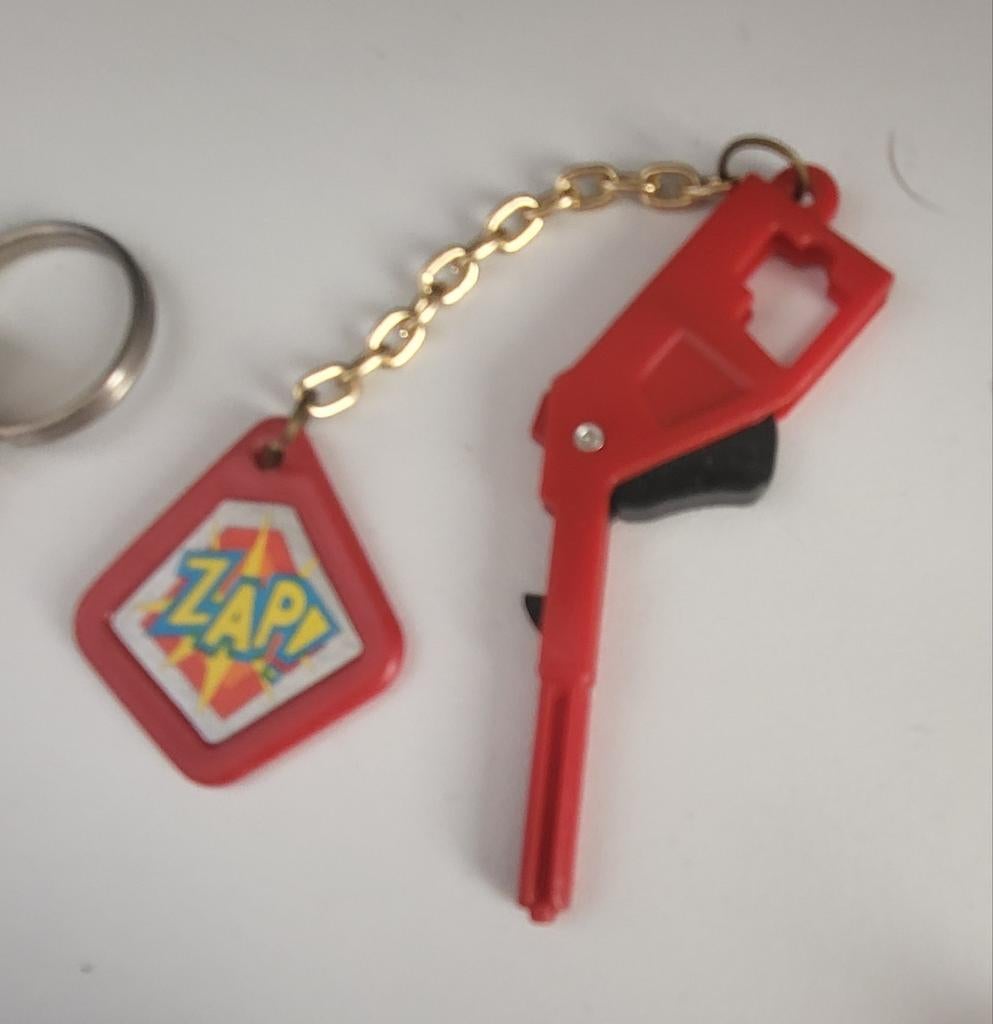 Sleutelhanger met 'ZAP!' en rood gereedschap, Ophalen of Verzenden, Gebruikt, Overige typen