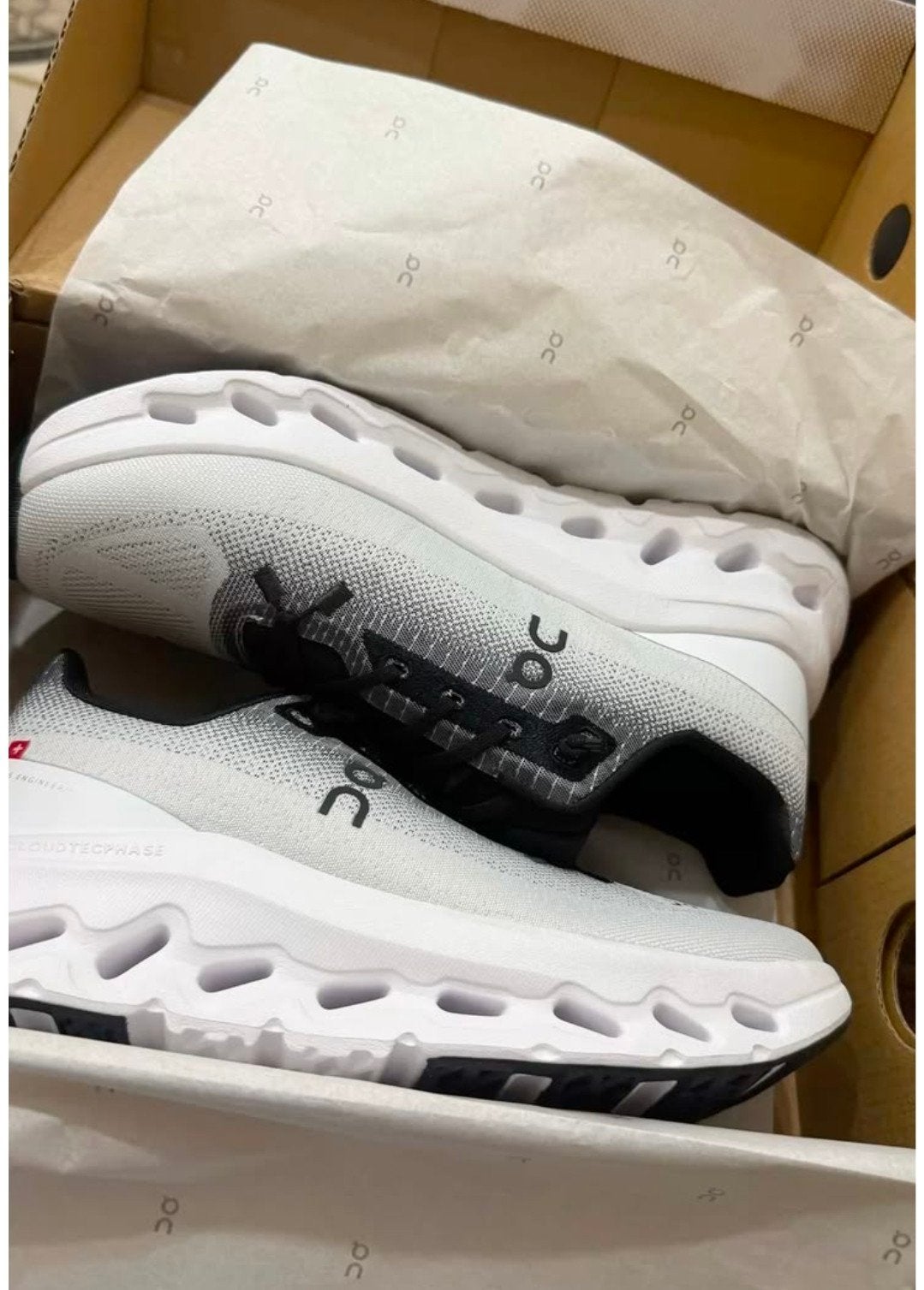 ON Cloud schoenen Maat 42, Kleding | Dames, Schoenen, Ophalen of Verzenden, Nieuw, Sneakers of Gympen