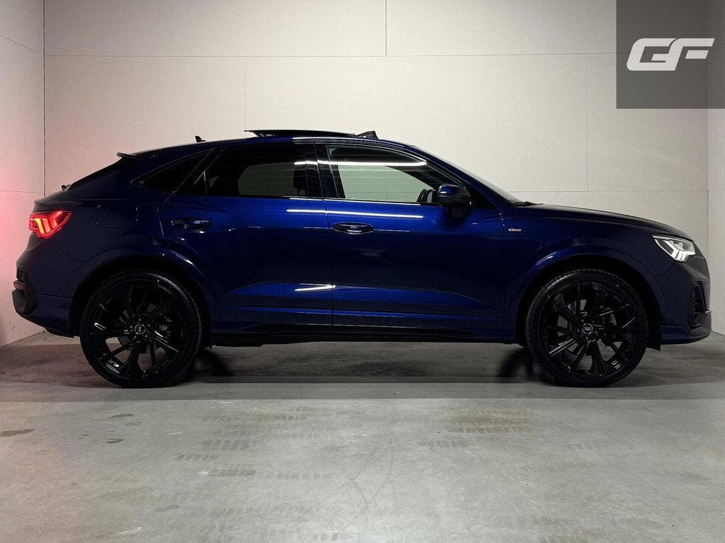 Audi Q3 Sportback 45 TFSIe S-line Black Edion Pano Carplay A, Gebruikt, Met garantie (alle), Blauw, Leder en Stof