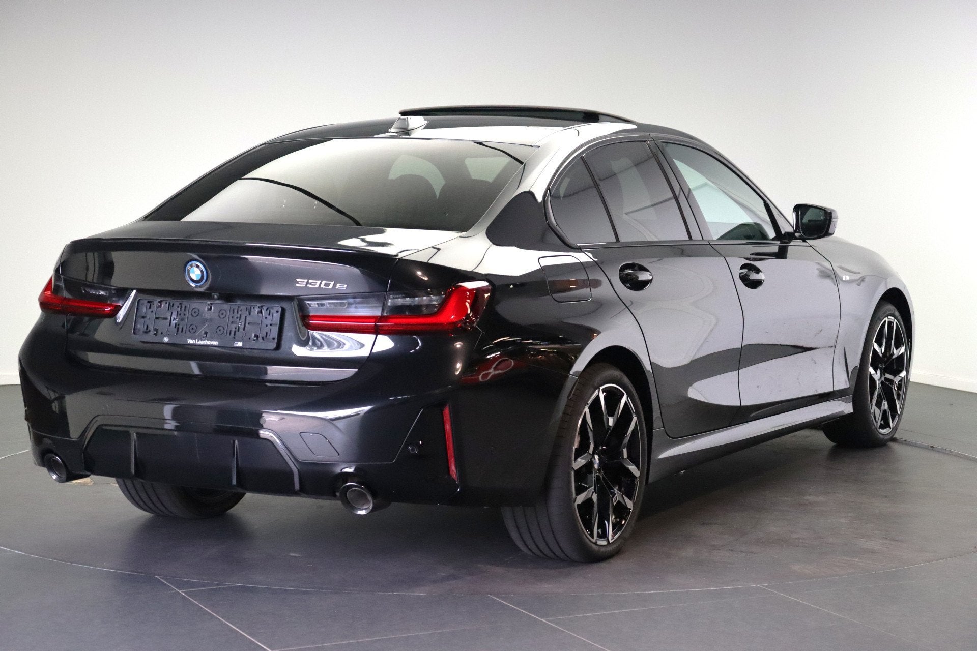 BMW 3 Serie 330e M Sport Automaat / Schuif-kanteldak / Sport, Automaat, Achterwielaandrijving, Zwart, 4 cilinders