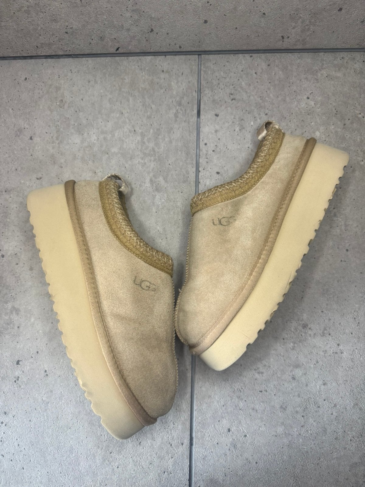 UGG Tazz Slipper Beige 39, Beige, Ophalen of Verzenden, Sneakers of Gympen, Zo goed als nieuw