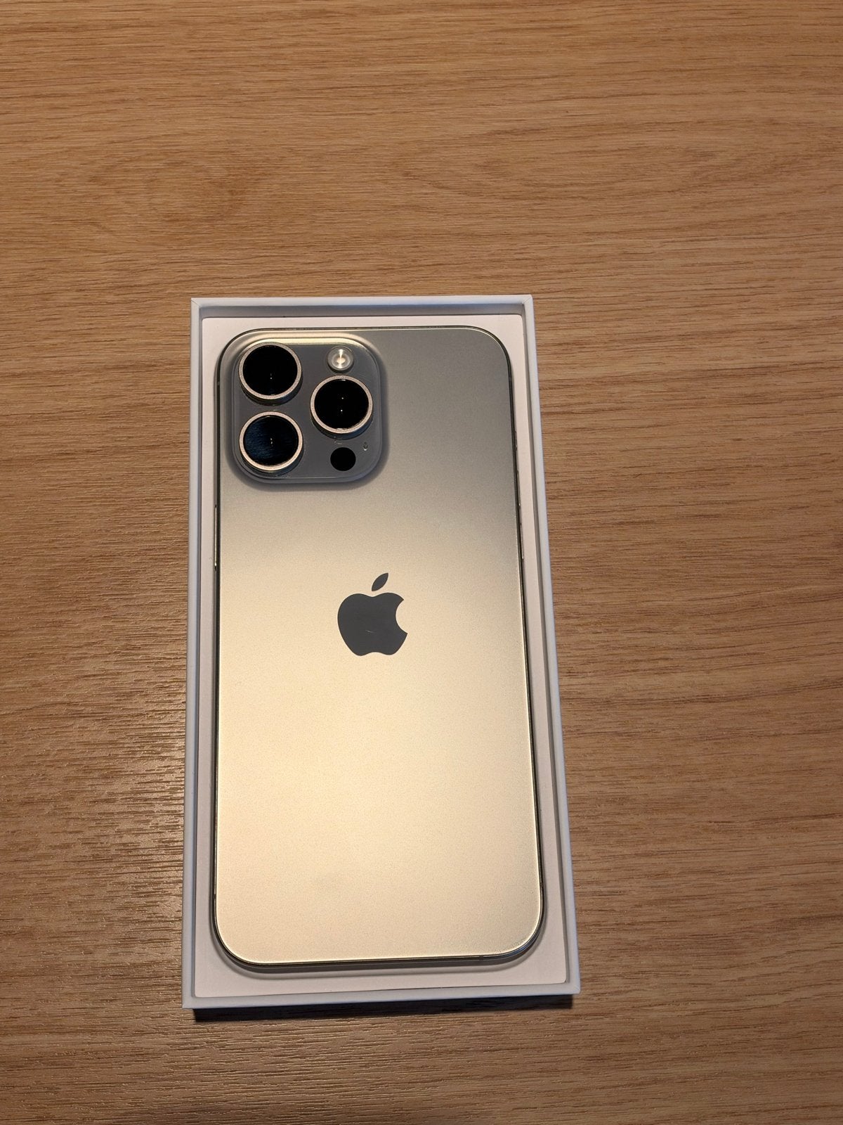 iPhone 15 Pro Max 256GB Natural Titanium - Zo goed als nieuw, 83 %, IPhone 15 Pro Max, Zo goed als nieuw, Zonder simlock