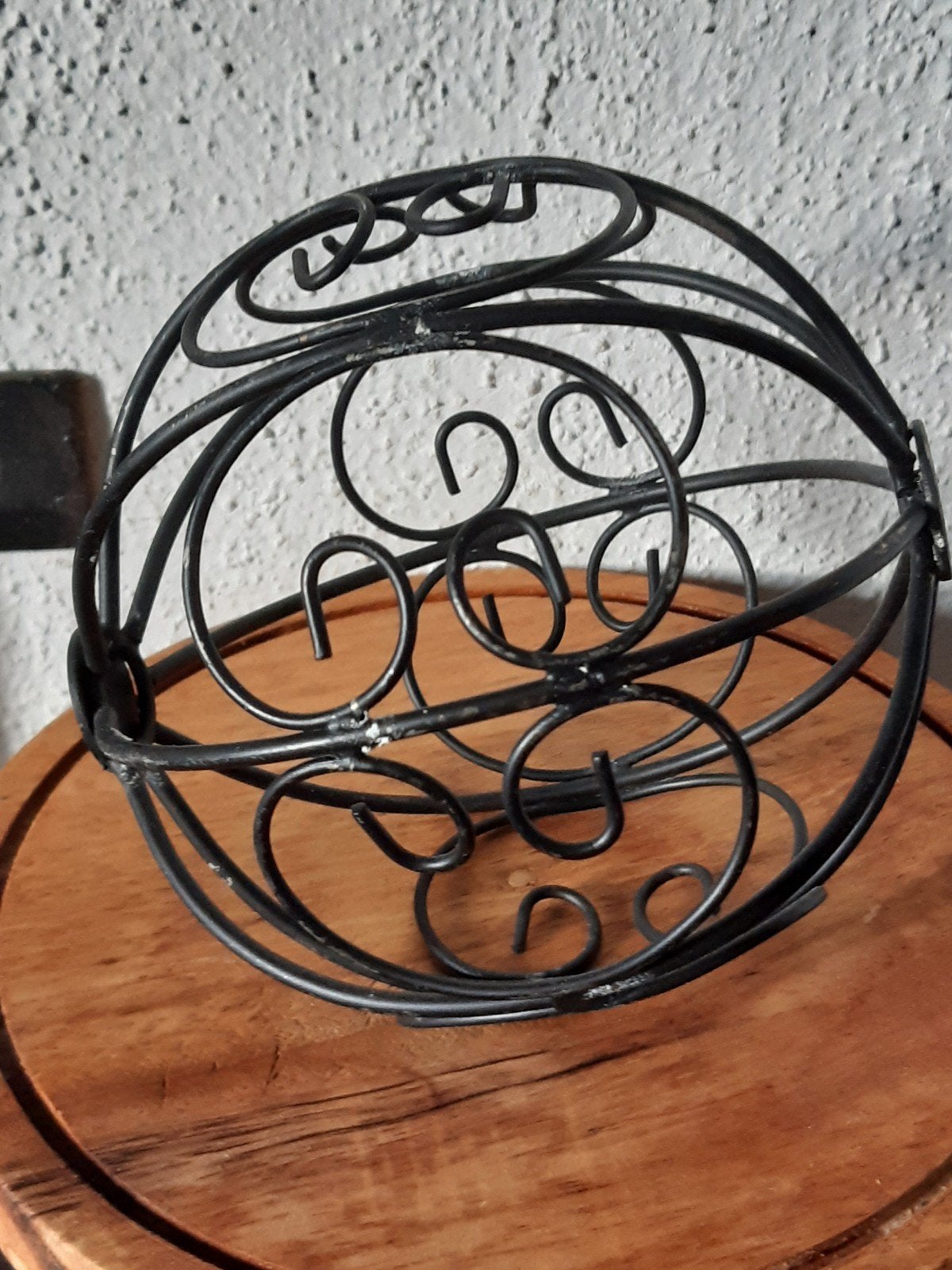 Ijzeren sierlijke draadbal sleets,stoer brocante, landelijk, Ophalen of Verzenden