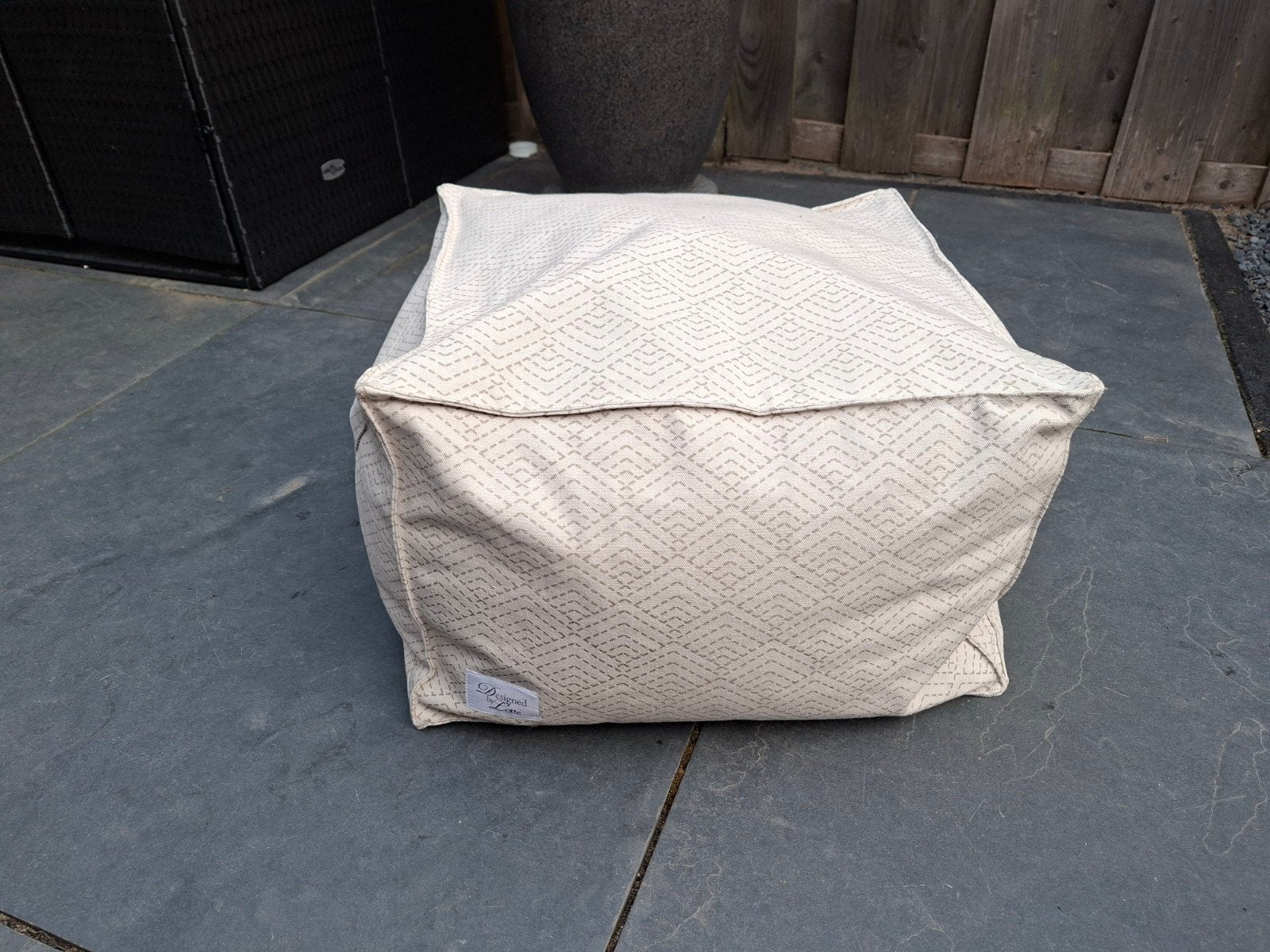 Designed by Lotte poef, Dieren en Toebehoren, Kattenmanden, Zo goed als nieuw, Ophalen of Verzenden