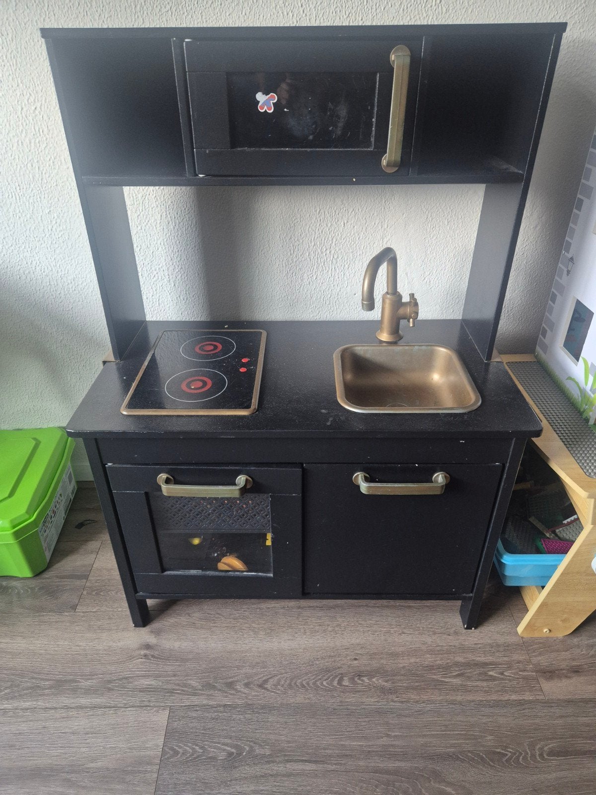 Gratis kidkraft Houten speelkeuken met accessoires, Kinderen en Baby's, Speelgoed | Speelkeukens, Ophalen, Gebruikt, Hout, Speelkeuken