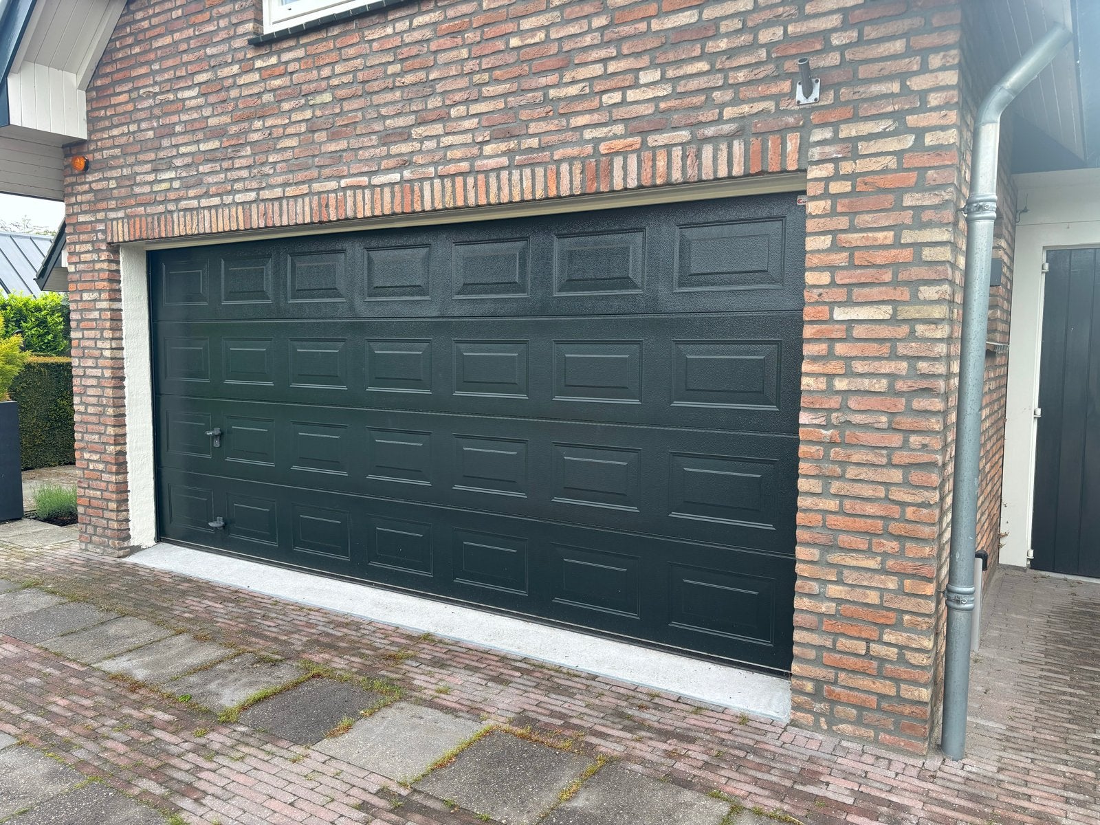 Brede Garagedeur met Elektrische Aandrijving, Doe-het-zelf en Verbouw, Ophalen, Gebruikt, 120 cm of meer, Garagedeur