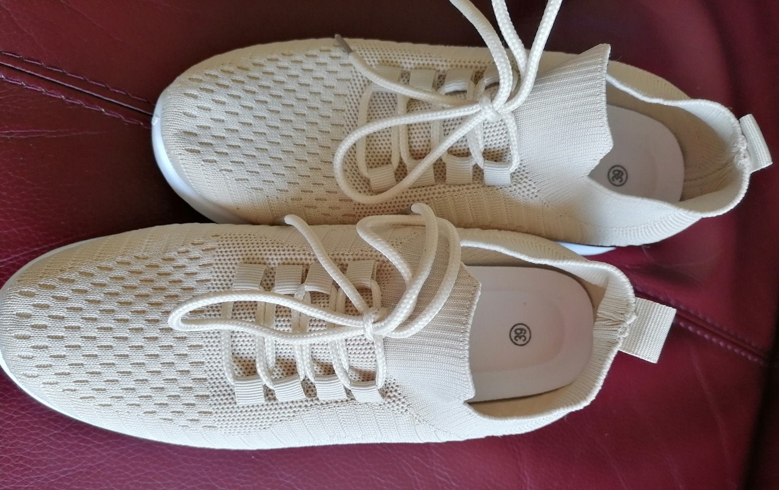 DAMES SCHOENEN MAAT 39 SKECHERS SLIP-INS (GLOEDNIEUW)., Nieuw, Ophalen of Verzenden, Instappers, Beige