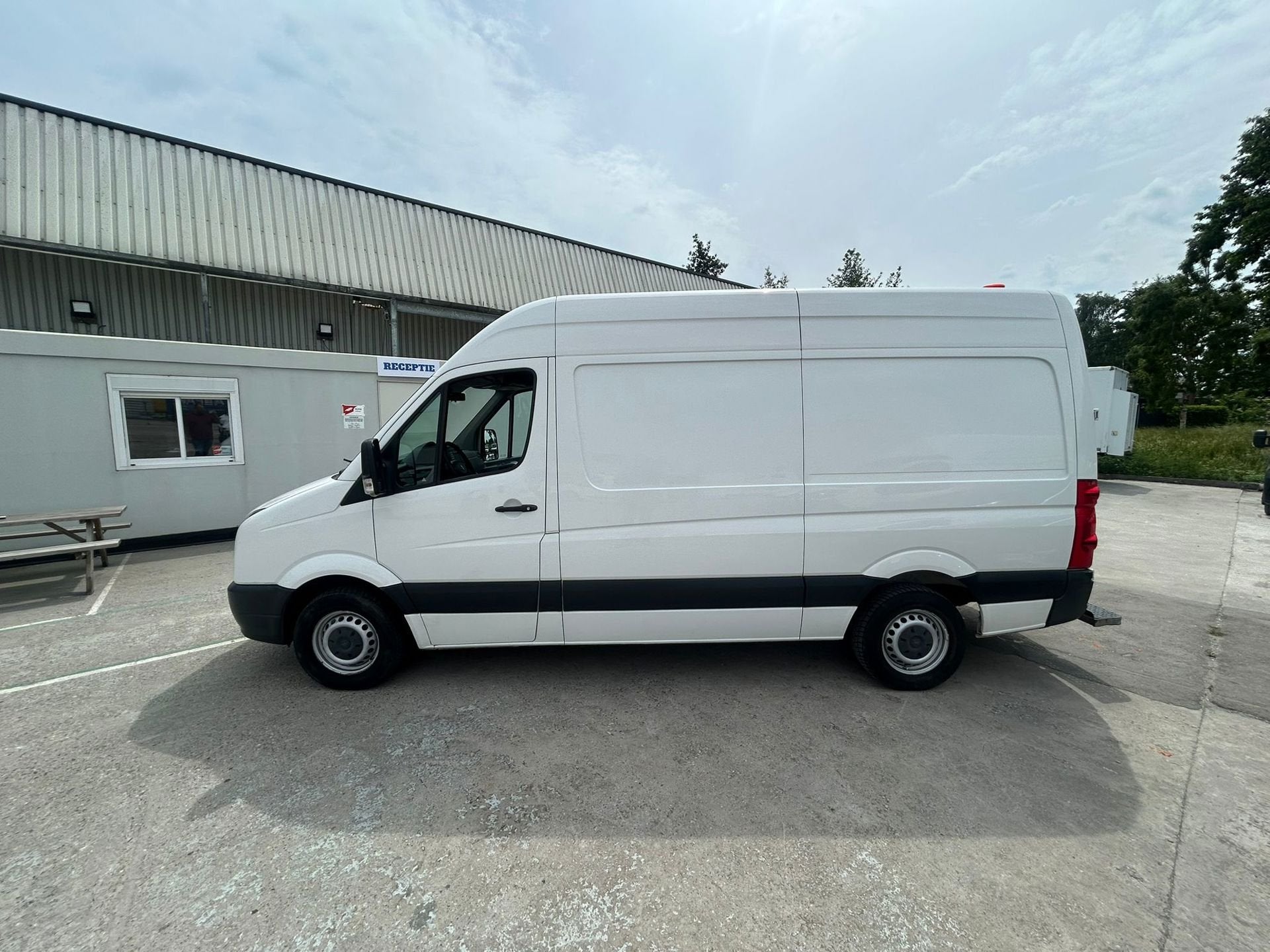 Volkswagen Crafter 35 2.0 TDI L2H3 3500 kg tekhaak omvormer, Auto's, Bestelauto's, Gebruikt, Euro 6, 4 cilinders, Volkswagen