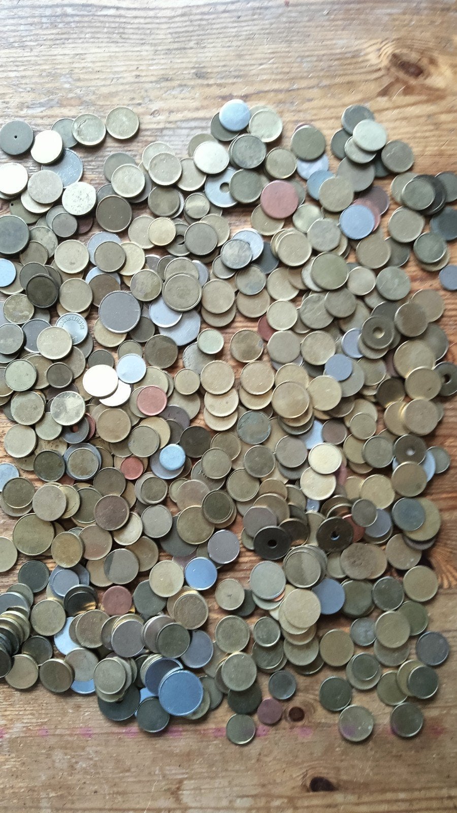 Ruim 3 kg rondellen / munt plaatjes diverse maten en kleuren, Postzegels en Munten, Munten en Bankbiljetten | Verzamelingen, Ophalen of Verzenden