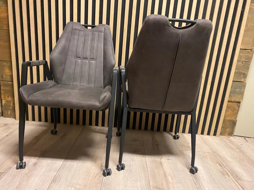 2 eetkamerstoelen - Laatste stuks!, Gebruikt, Twee, Bruin, Ophalen of Verzenden
