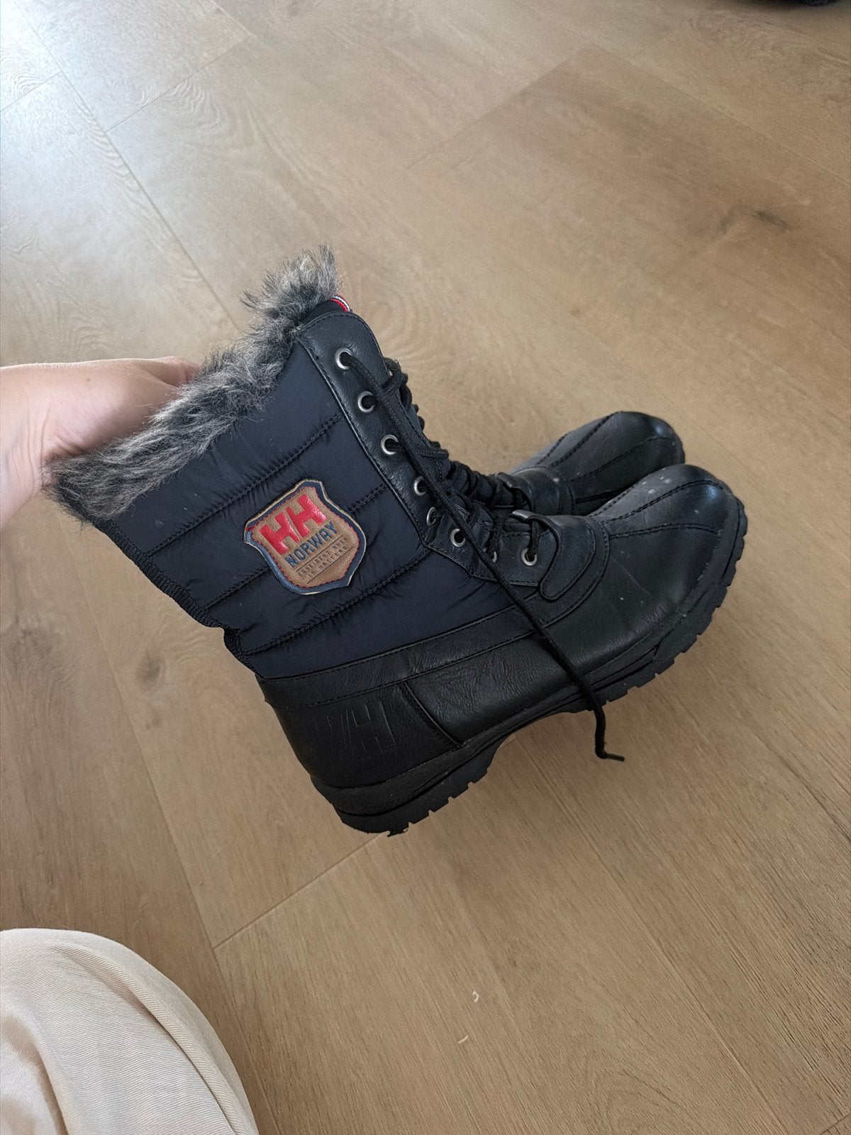 Helly Hansen winterlaarzen - Zwart, maat 40, Zwart, Snowboots, Ophalen of Verzenden, Gedragen