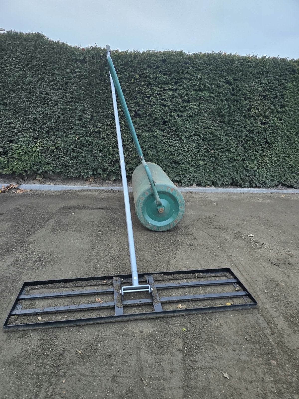 Grasroller en egaliseerhark TE HUUR, Tuin en Terras, Ophalen, Gebruikt, Overige soorten