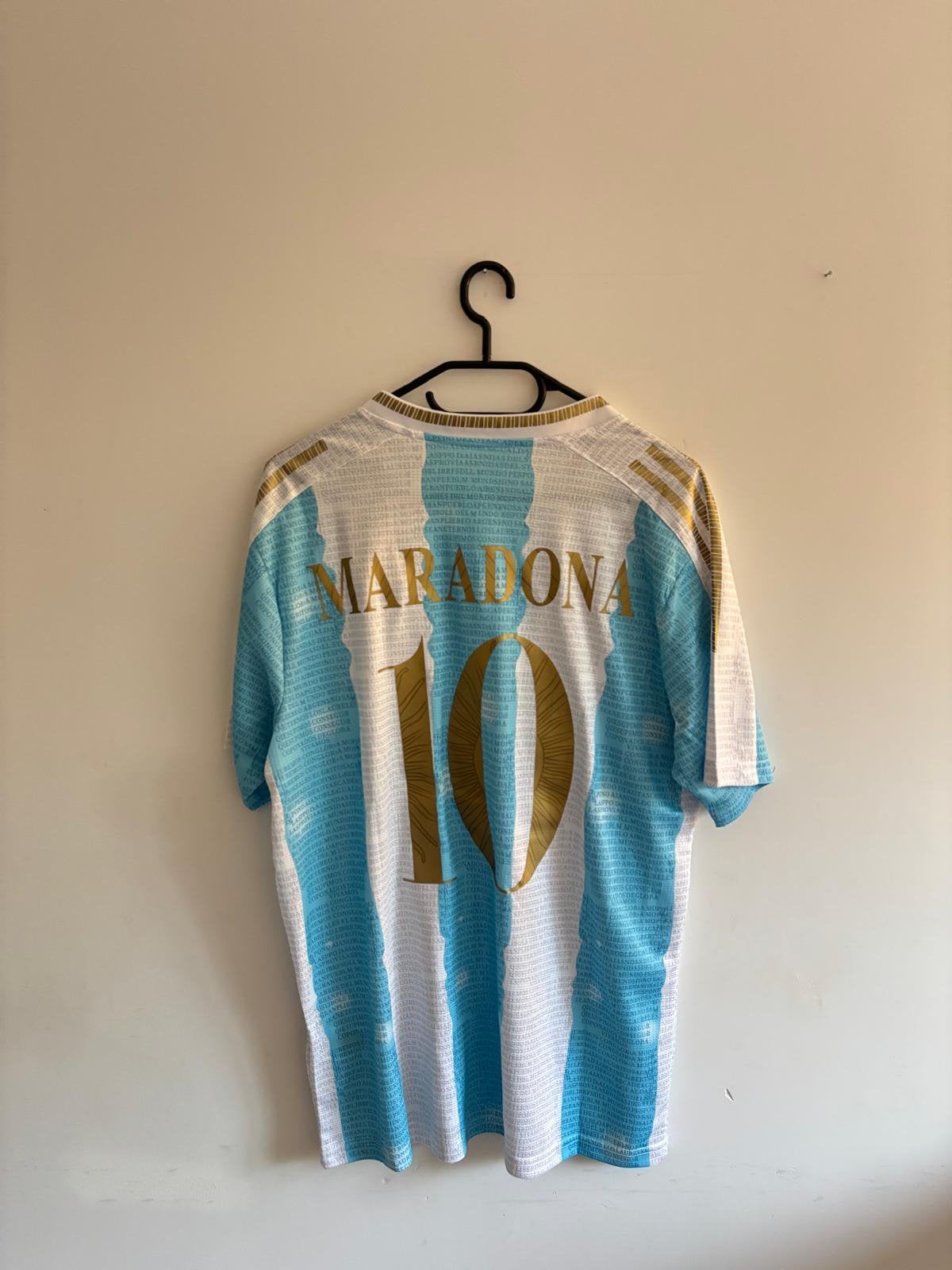 Maradona #10 Argentinië Limited Edition Shirt Retro Voetbal, Verzamelen, Sportartikelen en Voetbal, Ophalen of Verzenden, Zo goed als nieuw