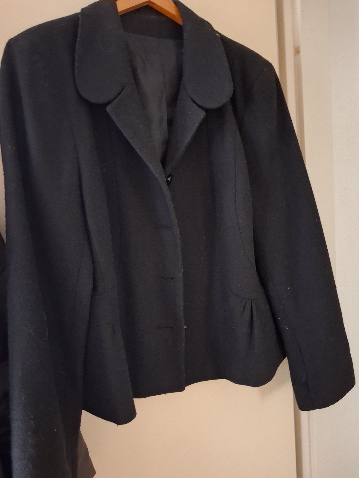 Mooi zwart wollen jasje, maat 40, zo goed als nieuw, Kleding | Dames, Ophalen of Verzenden, Zo goed als nieuw, Maat 38/40 (M)
