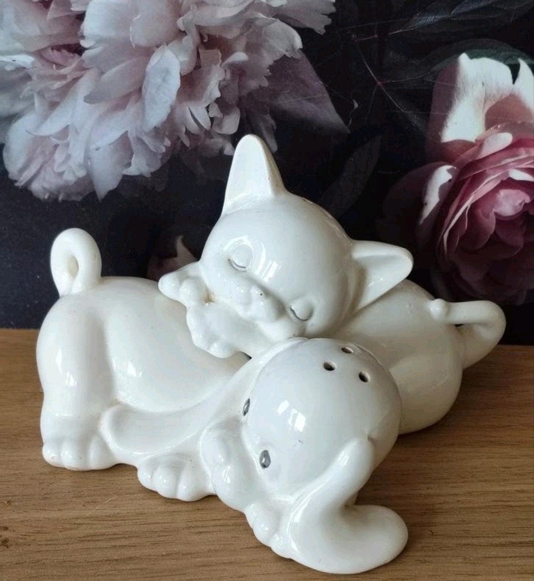 Vintage kat en hond  peper&zout stel-Kitten en puppy, Verzenden, Keramiek, Overige typen, Zo goed als nieuw