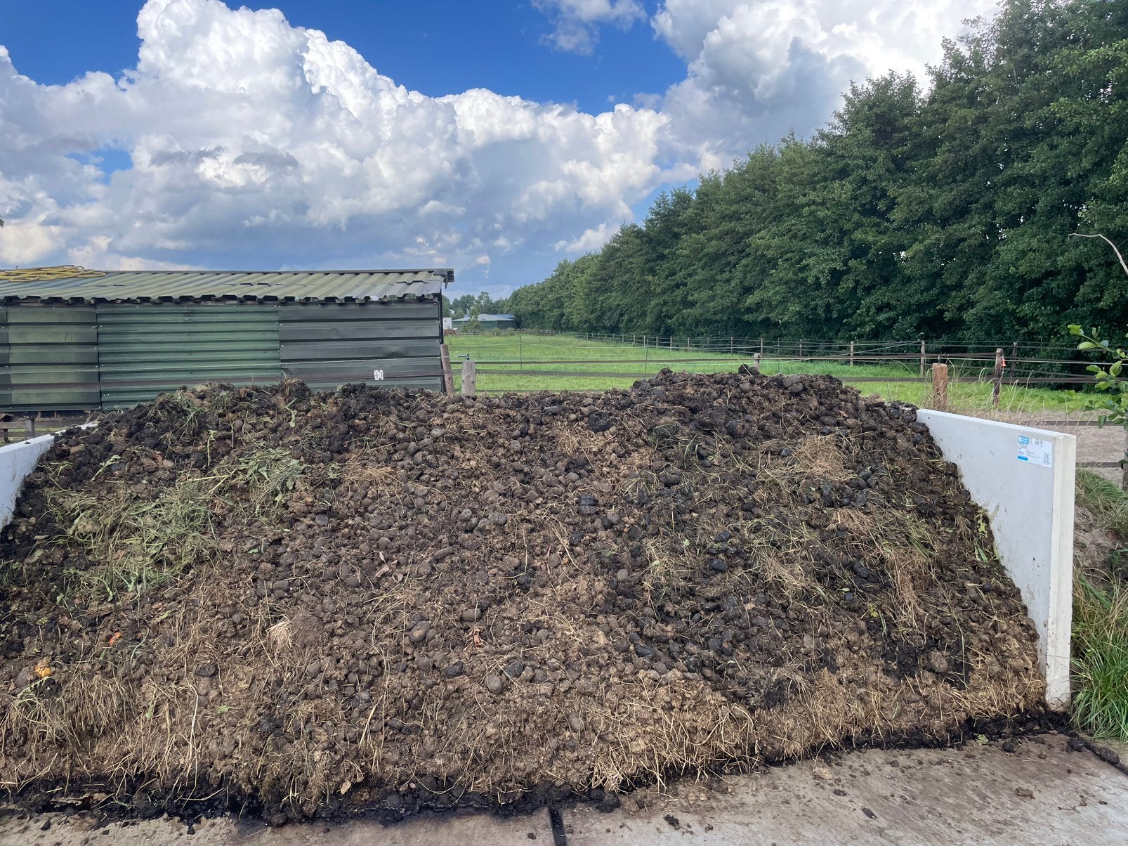 Gratis Organische paardenmest, Tuin en Terras, Ophalen, Mest