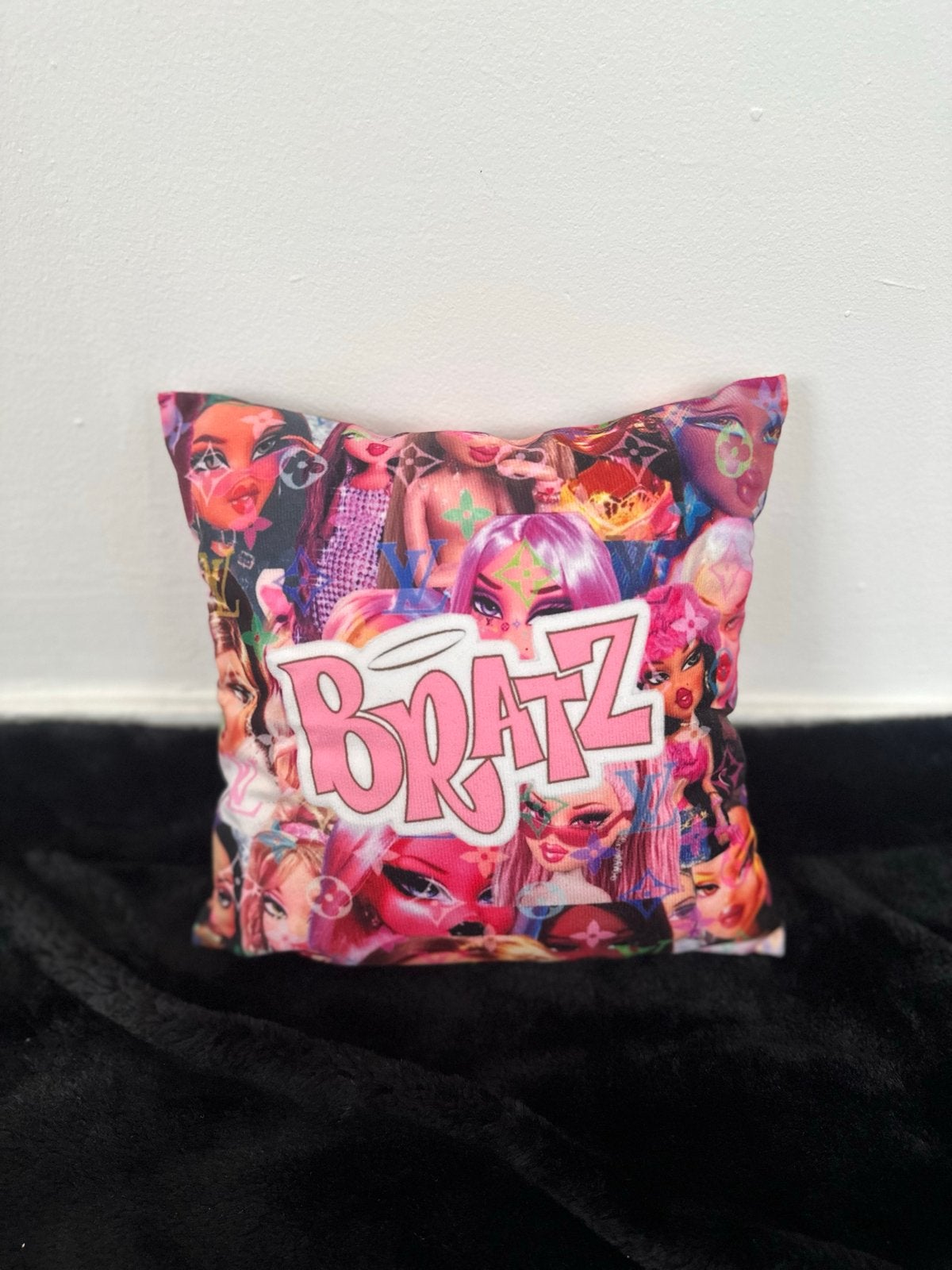 BRATZ - Kussen | Decoratie | Y2K | Retro | Roze, Overige merken, Met print, Vierkant, Ophalen of Verzenden