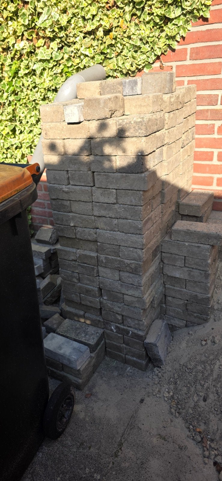 Gratis af te halen: ongeveer 200 gebruikte klinkers, Tuin en Terras, Ophalen, Gebruikt, Minder dan 5 m², Klinkers