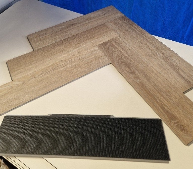 Restpartij 27,5m2 Klik PVC Spigato Avanto visgraat3504 Beige, Ophalen, Beige, Nieuw, Oosterbrugstraat 27, 8281 BT, Genemuiden