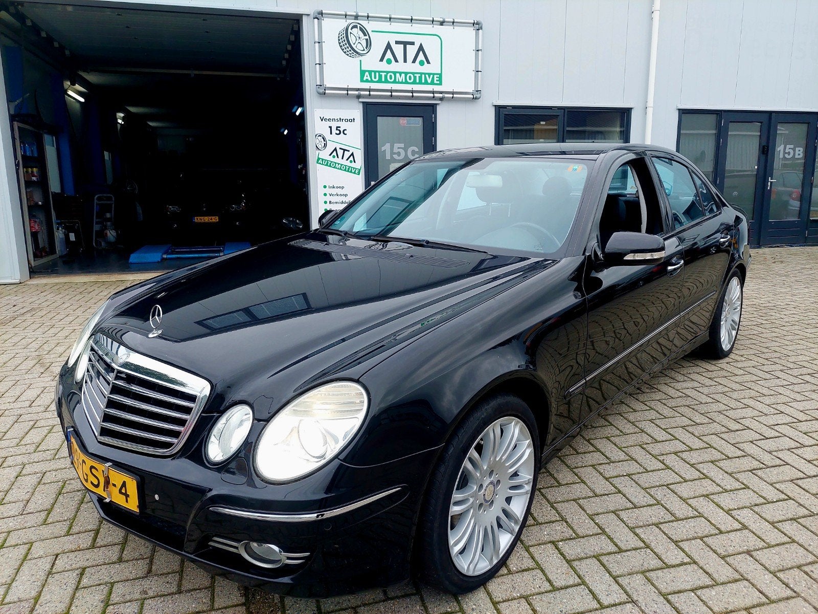 Mercedes-Benz E-Klasse E230 AUT7 Avantgarde Sedan Youngtimer, Auto's, Automaat, Achterwielaandrijving, 2496 cc, Leder en Stof
