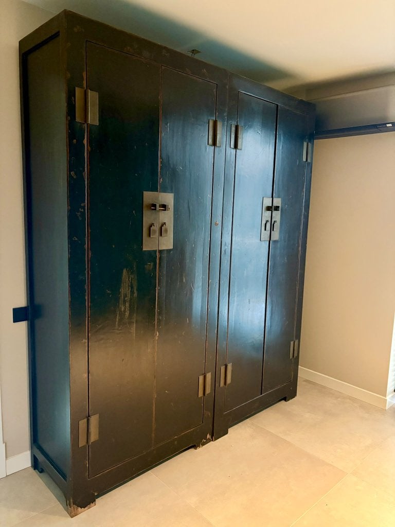 2x (Chinese) kast zwart, Ophalen, Gebruikt, 200 cm of meer, Met lade(s)