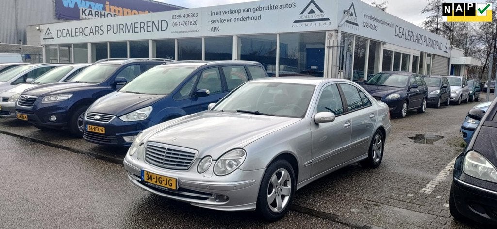 Mercedes-Benz E-klasse 240 Avantgarde, Auto's, Mercedes-Benz, Automaat, Achterwielaandrijving, Gebruikt, Zwart