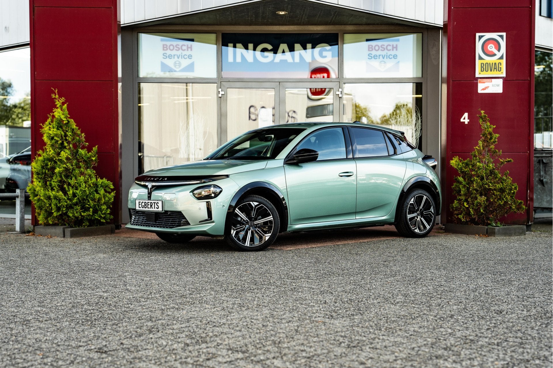 Lancia Ypsilon LX 54 kWh (bj 2025, automaat), Auto's, Gebruikt, Zwart, Hatchback, Voorwielaandrijving