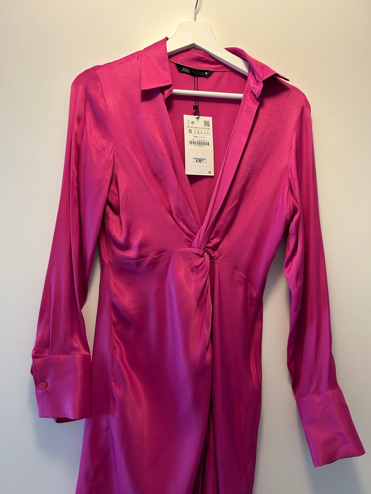 Zara Satijnen Jurk met Knoopdetail - Maat S, Kleding | Dames, Jurken, Overige kleuren, Verzenden, Nieuw, Maat 36 (S)
