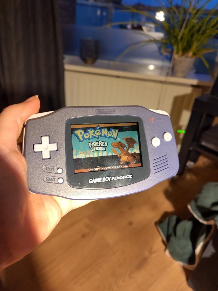 Nintendo Game Boy Advance met Pokémon FireRed en hoesje, Spelcomputers en Games, Spelcomputers | Nintendo Game Boy, Ophalen of Verzenden