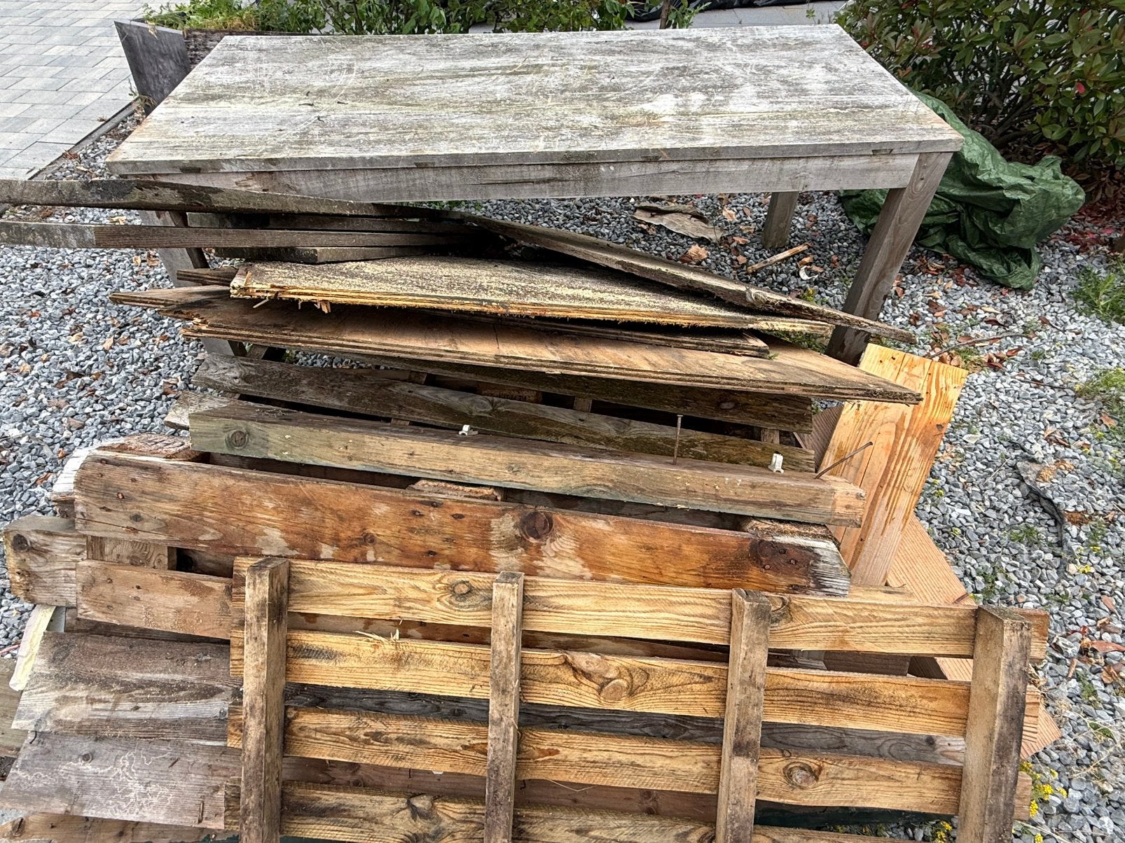Partij hout (klussen/haard) + OSB plaat + houten tuintafel, Ophalen, Minder dan 25 mm, Plank, Minder dan 200 cm