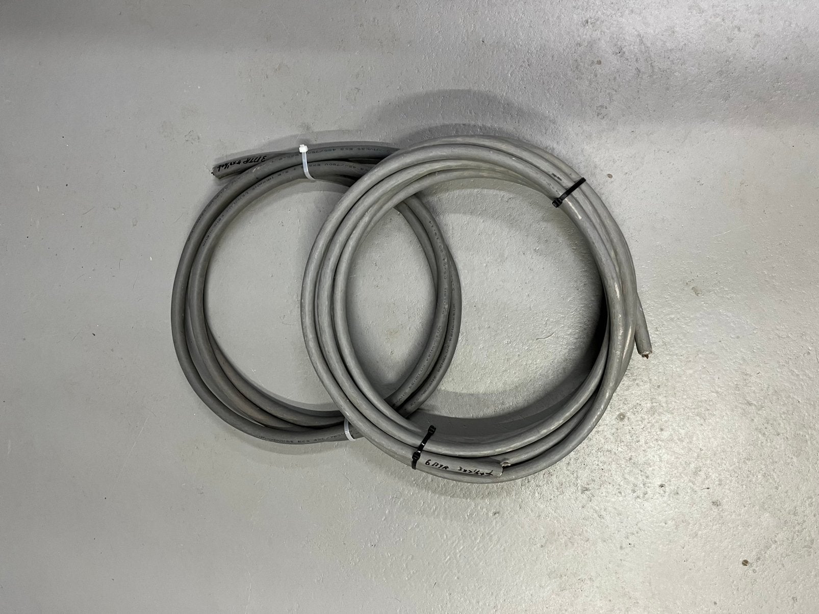 2 stuks VMvKas, Doe-het-zelf en Verbouw, Ophalen of Verzenden, Gebruikt, Kabel of Snoer