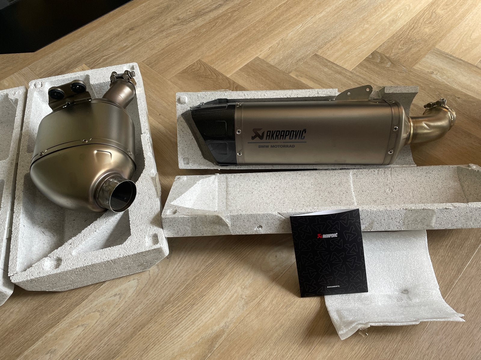 Akrapovic uitlaat voor BMW Motorfiets (licht beschadig), Ophalen of Verzenden, Gebruikt