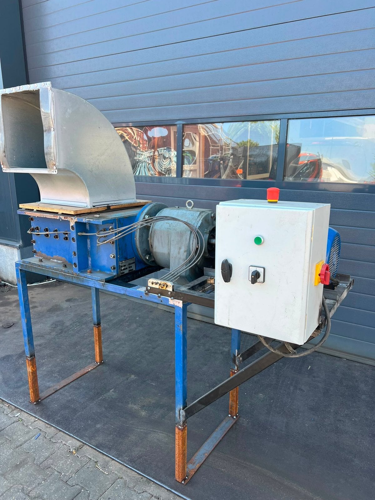 ARP ZW400 industriële dubbelassige shredder, Ophalen