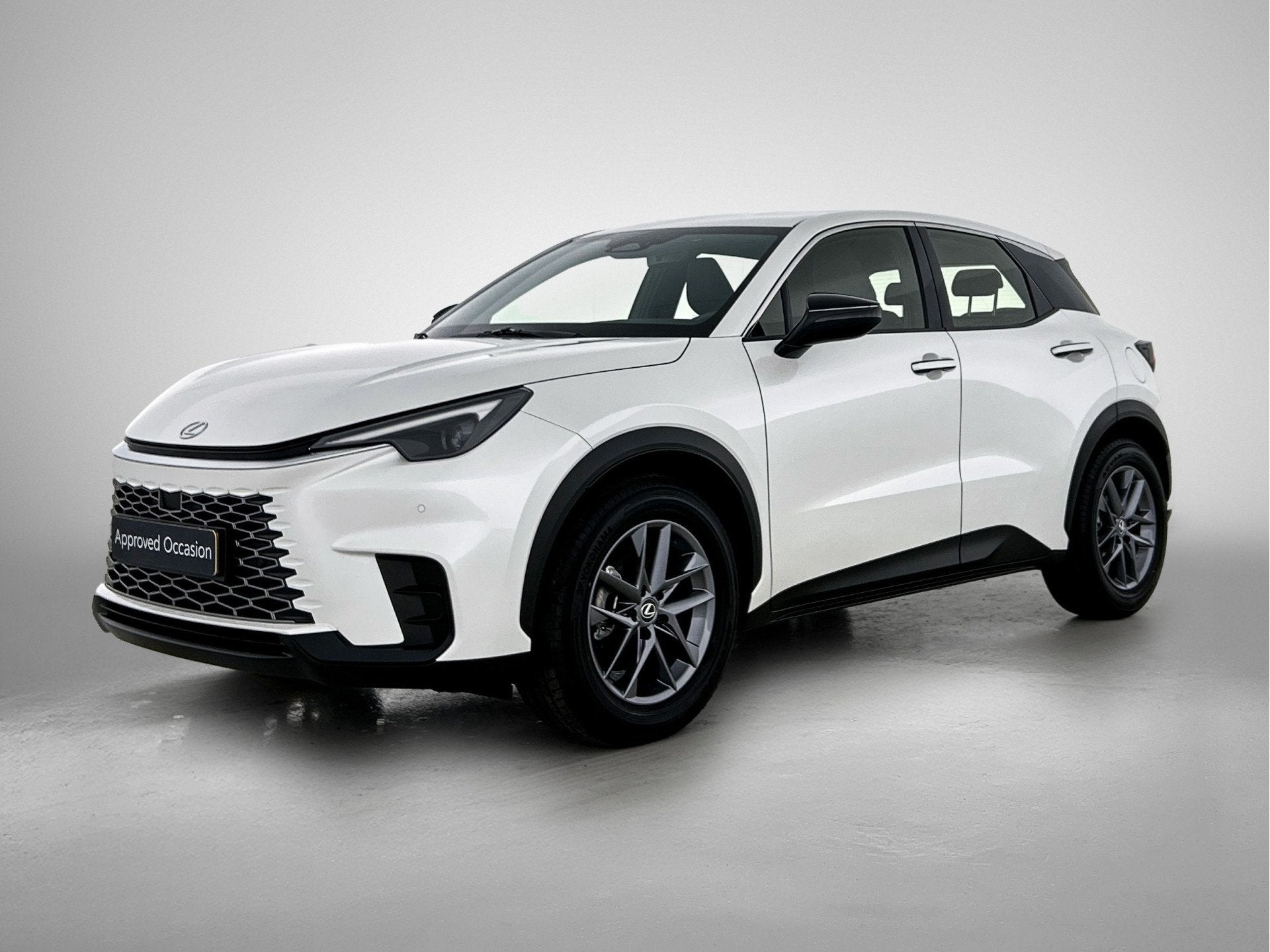 Lexus LBX Business Line 2WD | Draadloze Telefoonlader | Park