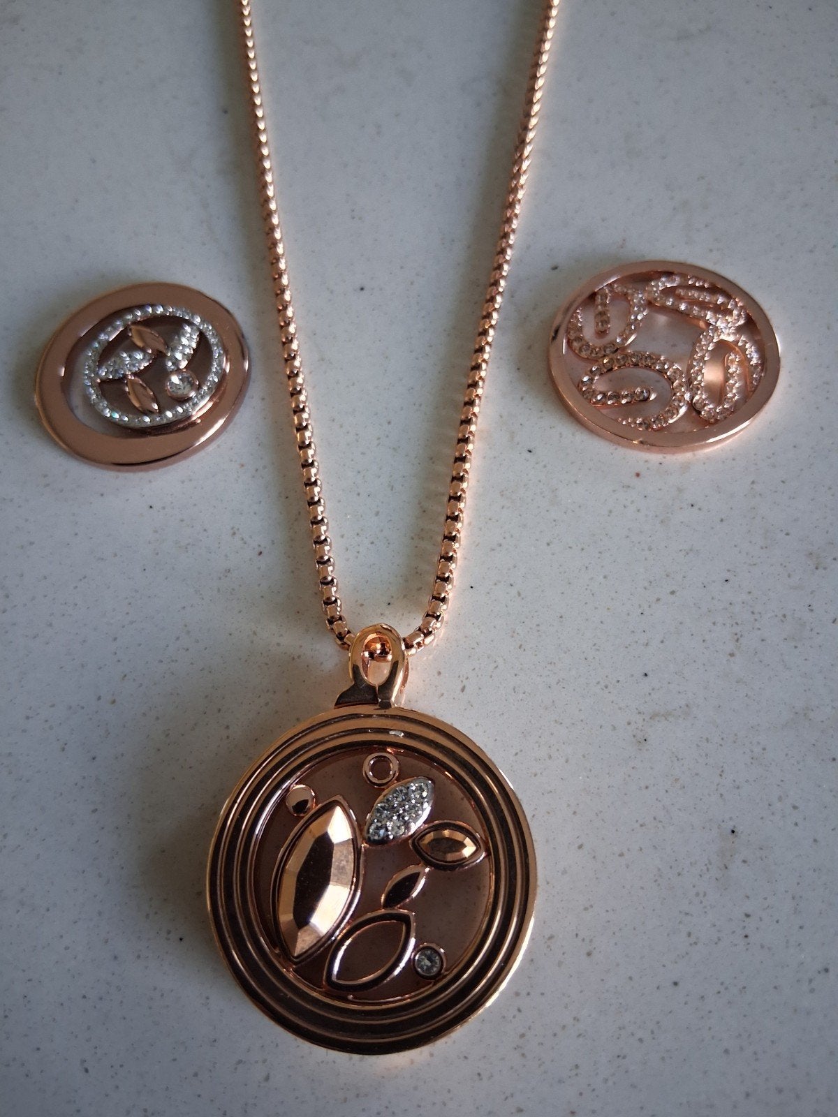 Quoins ketting met hanger en 2 munten - Roségoud, Sieraden, Tassen en Uiterlijk, Overige materialen, Overige kleuren, Met hanger