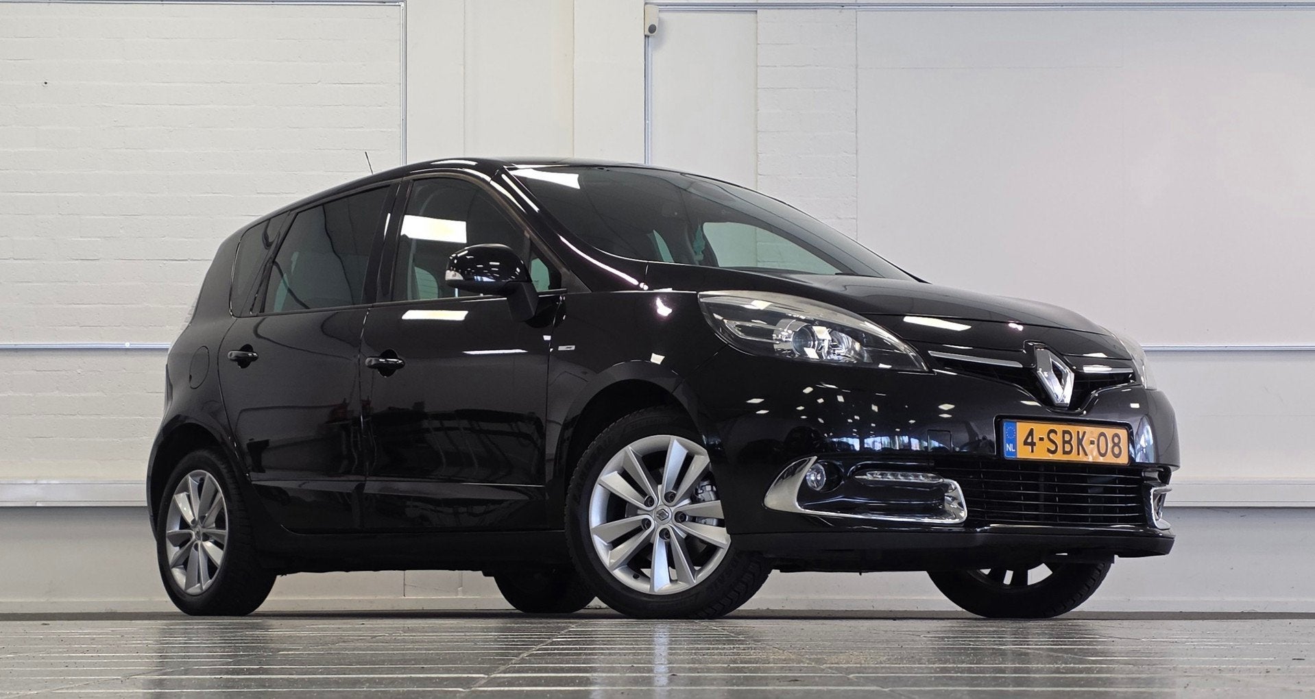 Renault Scénic 1.2 TCe Bose Trekhaak Camera Navi 3e Eigenaa, Auto's, Renault, Voorwielaandrijving, Euro 5, Gebruikt, 4 cilinders