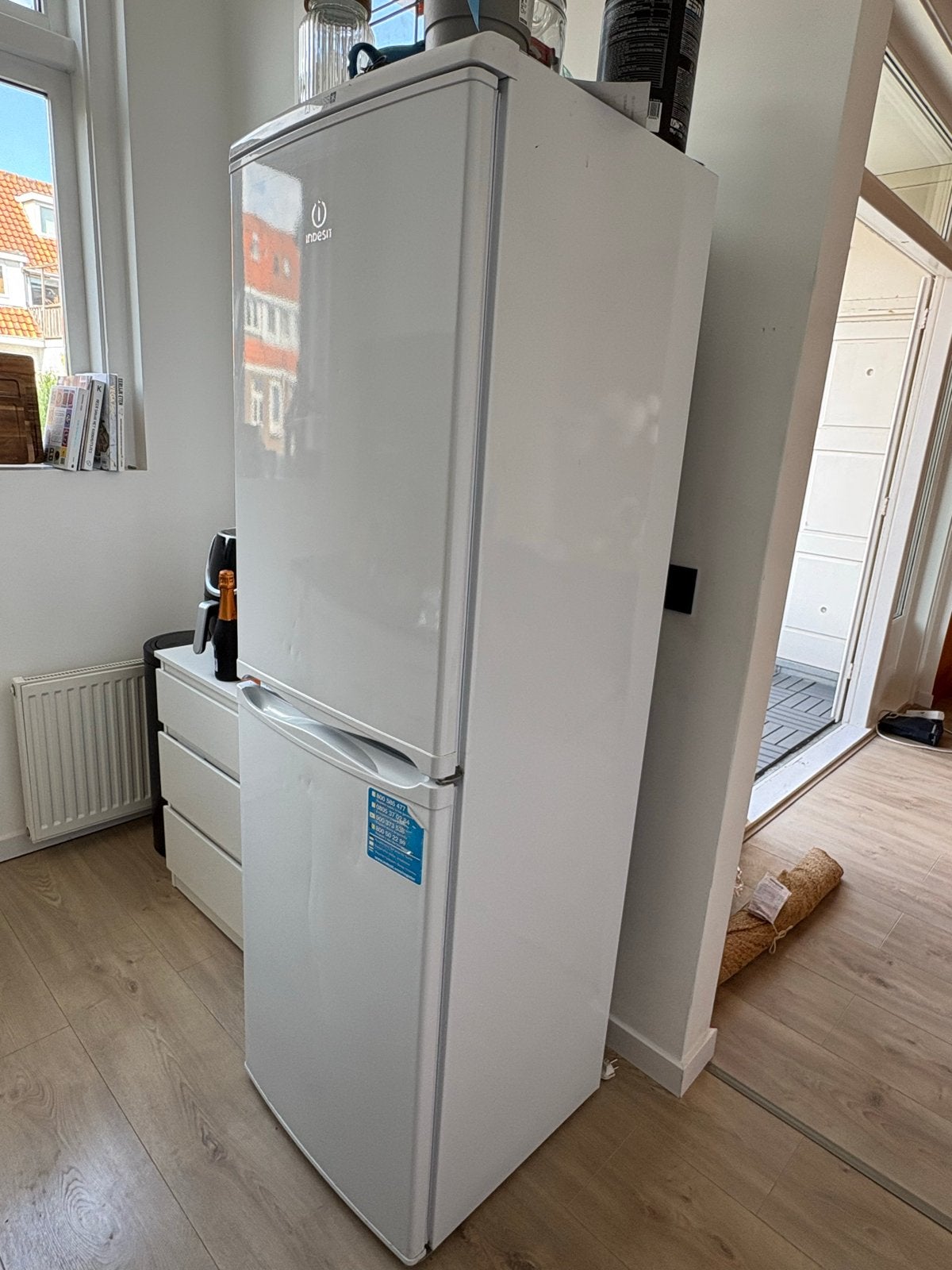 Indesit Koel/vries combinatie A+ Klasse, Witgoed en Apparatuur, Koelkasten en IJskasten, Gebruikt, Met aparte vriezer, 200 liter of meer