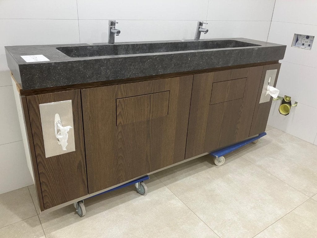Sanitair meubel voor in Horeca gelegenheid, Ophalen, Gebruikt, Steen, Wastafel