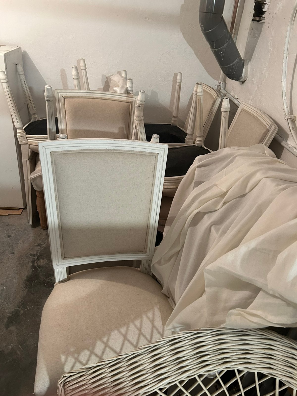 9 eetkamer stoelen gestoffeerd, Hout, Wit, Zo goed als nieuw, Vijf, Zes of meer stoelen